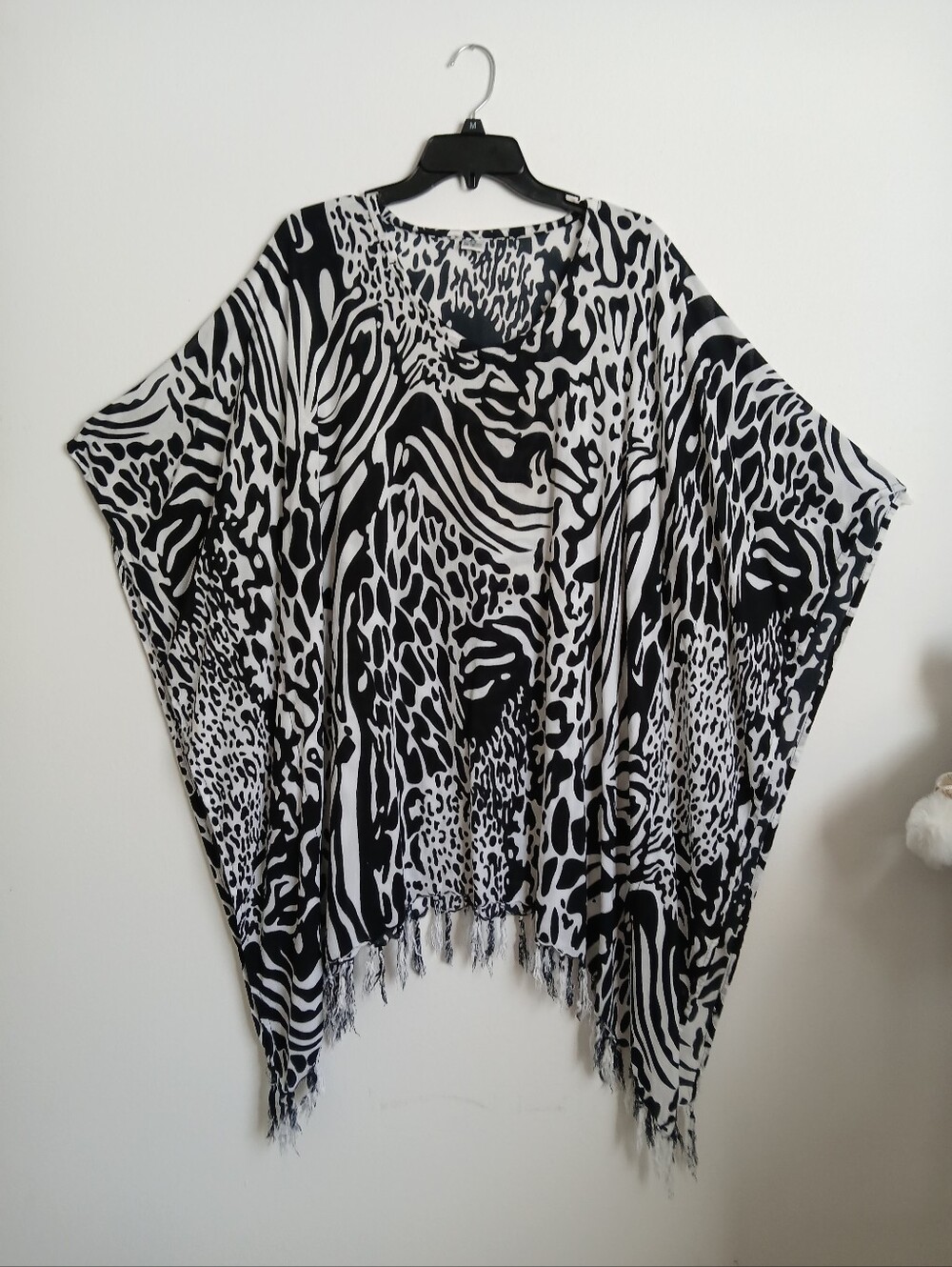 Island Planet Tassle Hem Black White Boho Top - Picture 1 of 12